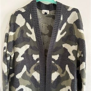 Universal Threads Camouflage Cardigan XL
